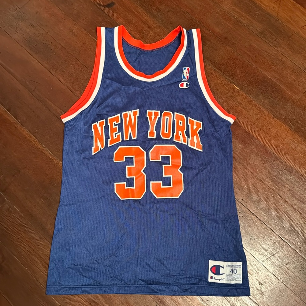 New York Knicks - Patrick Ewing #33 basketball jersey.  Champion size 40.